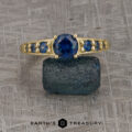 The "Cascade" ring in 18k yellow gold with 1.19-carat Montana sapphire