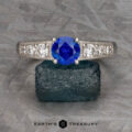 The "Cascade" ring in platinum with 1.24-carat Ceylon sapphire