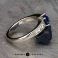 The "Cascade" ring in platinum with 1.24-carat Ceylon sapphire