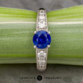 The "Cascade" ring in platinum with 1.24-carat Ceylon sapphire