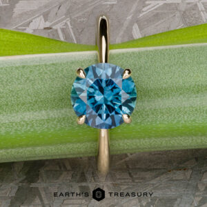 The "Flora" ring in 14k yellow gold with 2.56-Carat Montana Sapphire