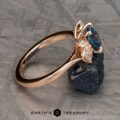 The "Liriope" ring in 14k rose gold with 1.40-carat Montana sapphire