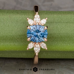 The "Liriope" ring in 14k rose gold with 1.40-carat Montana sapphire