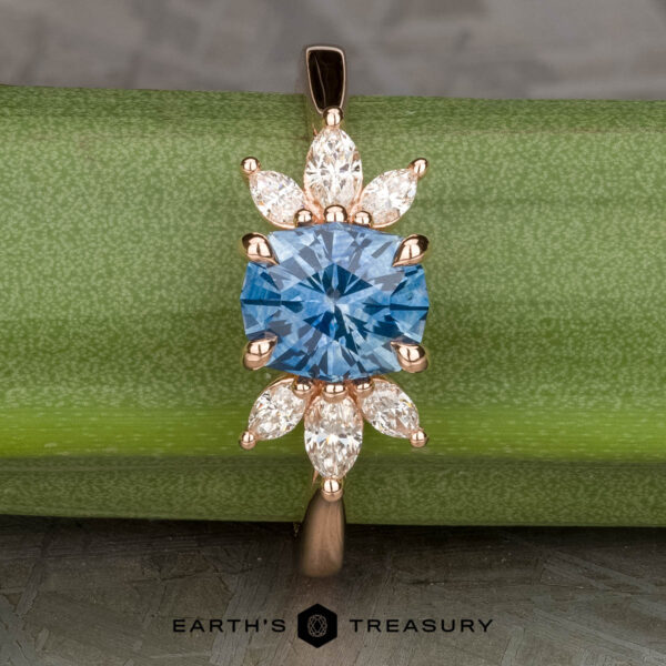 The "Liriope" ring in 14k rose gold with 1.40-carat Montana sapphire