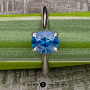 The "Anastasia" ring in platinum with 2.34-Carat Montana Sapphire