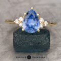 The "Mari" ring in 18k yellow gold with 1.94-Carat Ceylon Sapphire