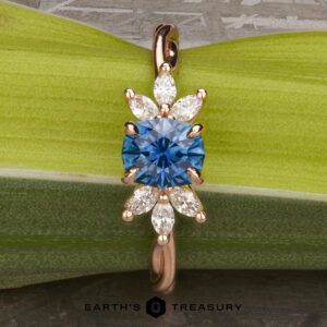 The Braided "Liriope" ring in 14k rose gold with 0.90-Carat Montana Sapphire