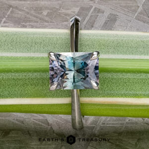 The "Lyra" ring in platinum with 2.64-Carat Montana Sapphire