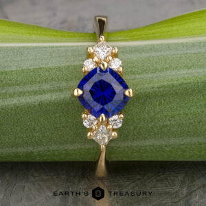 The Bypass "Sappho" ring in 18k yellow gold with 1.05-Carat Ceylon Sapphire