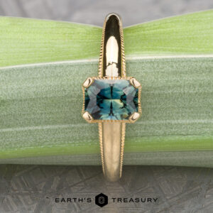 The "Narcissus" in 18k yellow gold with 1.27-carat Australian sapphire