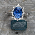 The "Lorelei" ring in platinum with 3.59-carat Ceylon sapphire