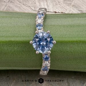 The "Halia" ring in 14k white gold with 1.31-carat Montana sapphire