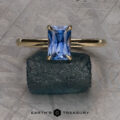 The Cathedral "Lyra" ring in 14k yellow gold with 1.34-carat Ceylon sapphire