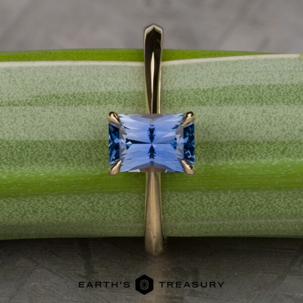 The Cathedral "Lyra" ring in 14k yellow gold with 1.34-carat Ceylon sapphire