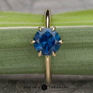 The Minimal "Anemone" ring in 14k yellow gold with 1.60-carat Montana sapphire