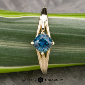 The "Alora" ring in 14k yellow gold with 0.97-Carat Montana Sapphire