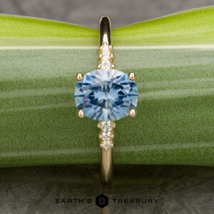 The "Paloma" ring in 14k yellow gold with 1.85-carat Montana sapphire