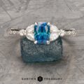 The Ornate "Cattleya" ring in platinum with 1.49-carat Montana sapphire