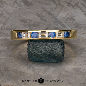 The "Caspian" ring in 18k yellow gold with deep blue sapphires